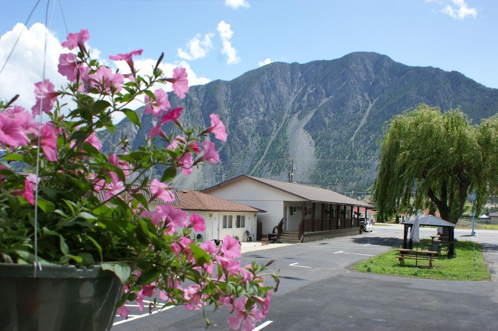 Elks Motel Keremeos エクステリア 写真