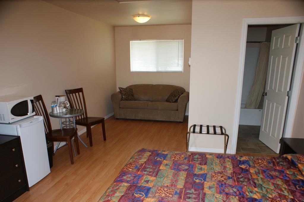 Elks Motel Keremeos 部屋 写真