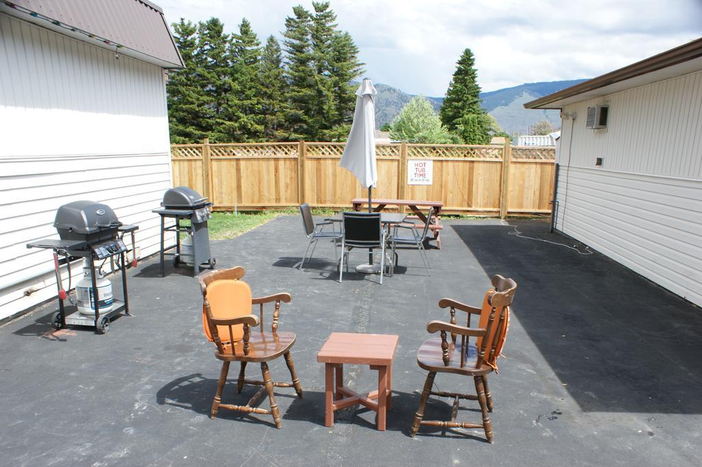 Elks Motel Keremeos エクステリア 写真