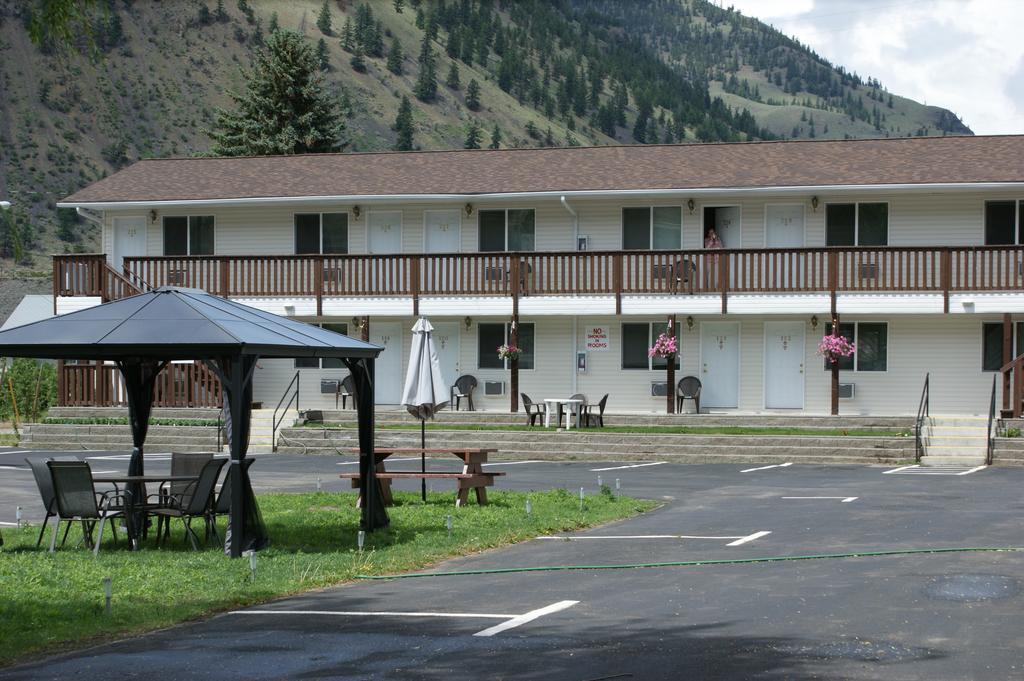 Elks Motel Keremeos エクステリア 写真